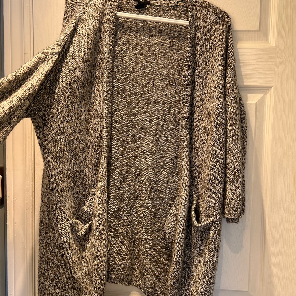 QUARTER SLEEVE CARDIGAN WITH POCKETS